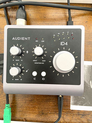 Mint audient id4 mk2 - mint,