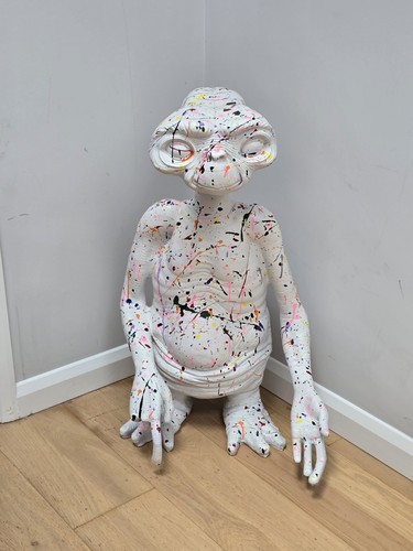 Large alien statue figure - statue,