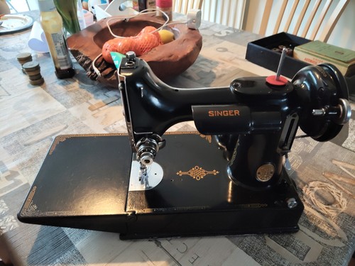 Singer sewing machine - sewing, 221k