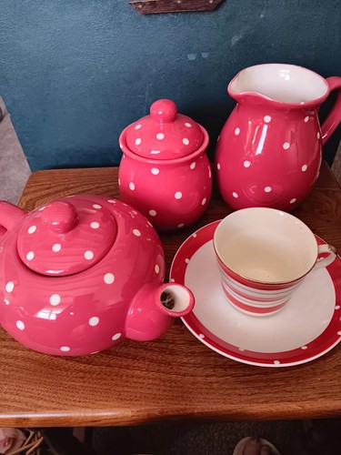 Polka dot teapot jug coverd - polka,