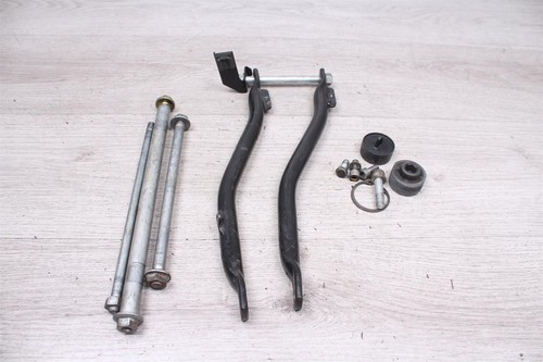 Set engine bolts engine struts