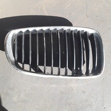 KIDNEY GRILLE - OS DRIVERS