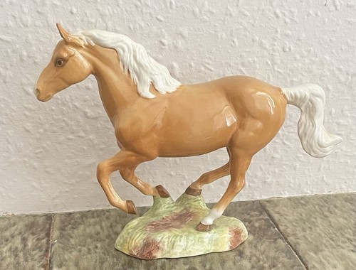 Beswick galloping palomino - galloping,