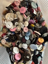 200g 180+ Mixed Buttons Job