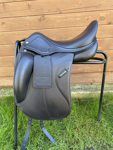 New amerigo dressage - new, 17”