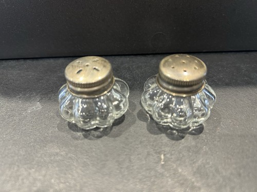 Vintage small individual salt - small,