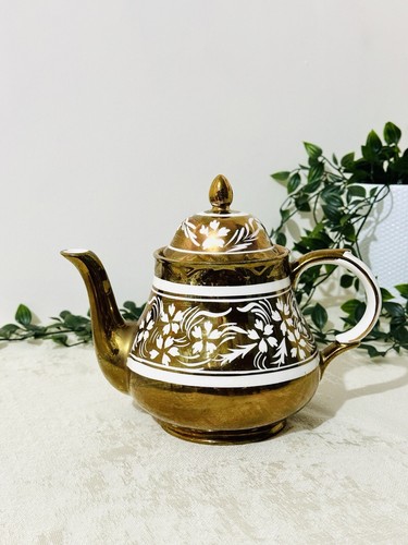 Vintage gold colour tea - tea, pot