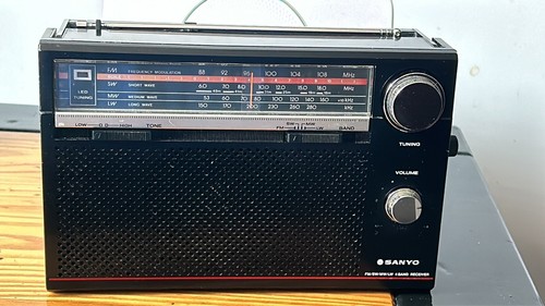 Vintage sanyo radio - radio, model