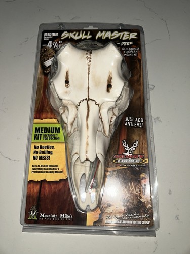 Skull master mountain - by,