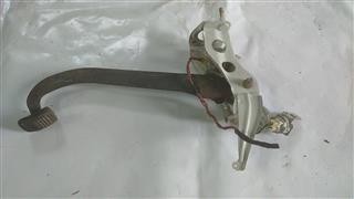 Clutch pedal toyota - clutch, land