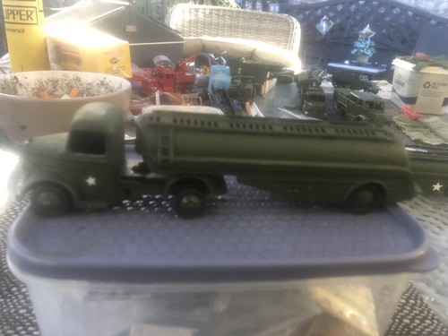 Dinky - ,