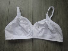 M&S MARKS & SPENCER WHITE  NON WIRED TOTAL SUPPORT BRA UK SIZE 40A