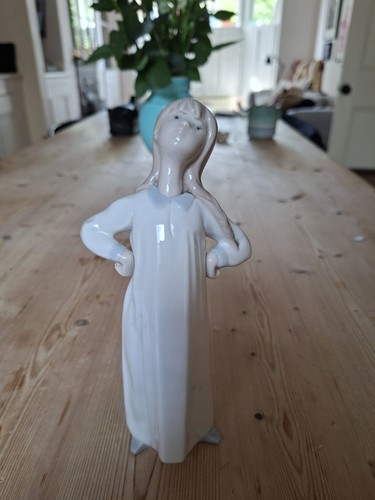 Lladro 4872 girl - lladro,