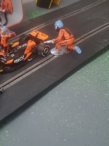 Scalextric props buildings - props,