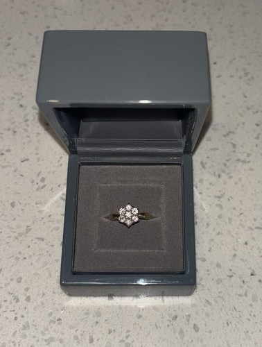 Beautiful sparkly 18ct gold - beautiful,,