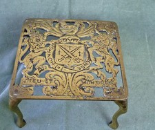 VINTAGE BRASS TRIVET WITH LION AND UNICORN