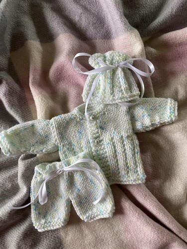 Hand knitted dolls clothes - dolls, to