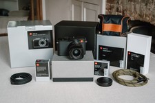 Leica Q2 Digital Camera 47.3MP with Summilux 28mm f/1.7 ASPH. Lens Black + 