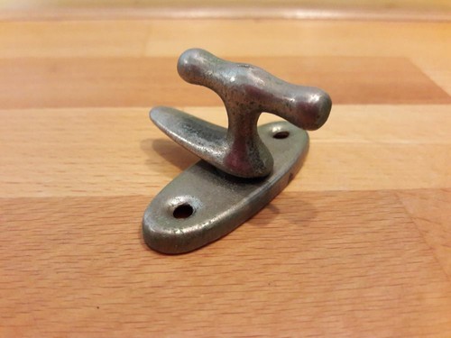 Latch retainer for kitchen - latch/retainer,