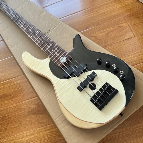 String butterfly bass - bass, split