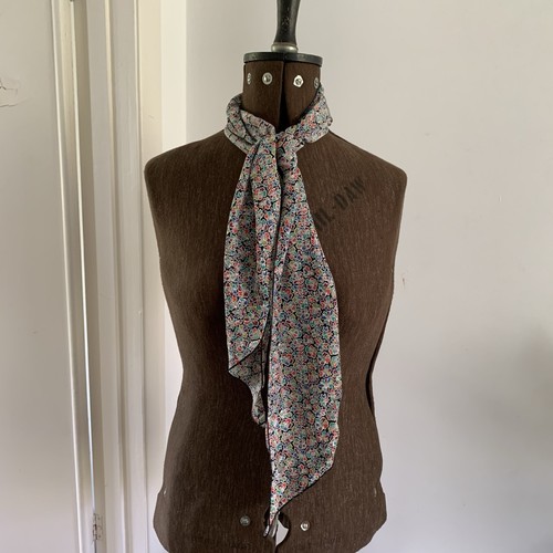 Brora liberty print - neck, tie