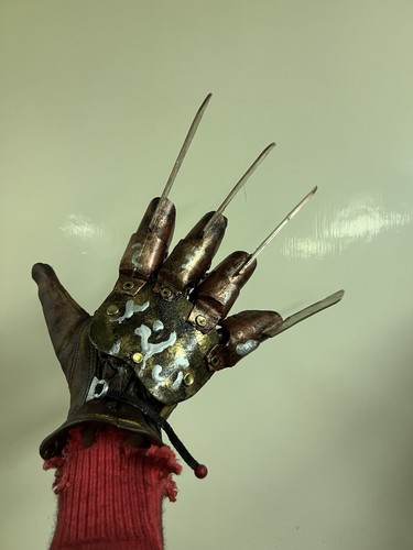 Freddy krueger glove part - krueger,