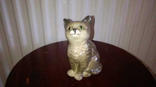 Small beswick cat figurine - beswick,