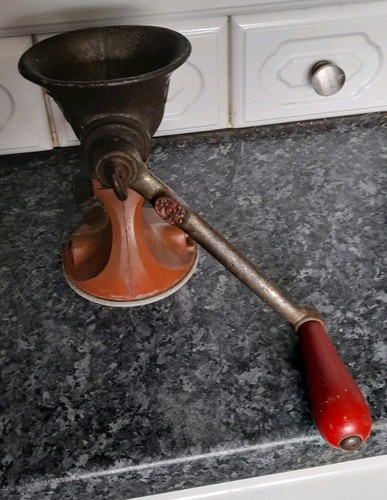 Vintage spong co mincer - &,