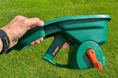 Evergreen seed spreader hand - ,
