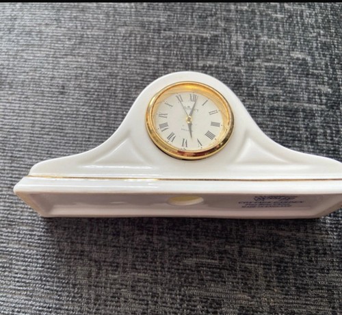 Wedgwood table clock - table,