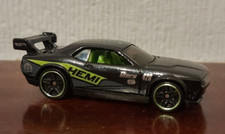HOT WHEELS DODGE CHALLENGER 2010 MATTEL MODEL CAR CHILDRENS KIDS TOY COLLECTABLE