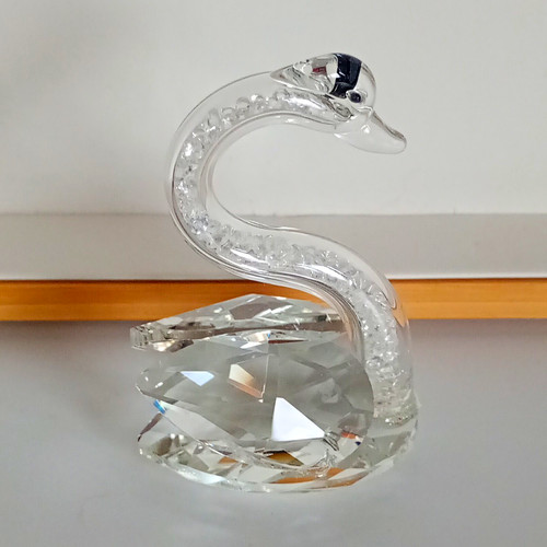 Unmarked clear faceted crystal - unmarked,