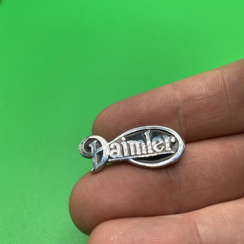 Daimler vintage enamel - -, pin