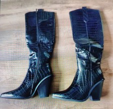 New black cone heel knee