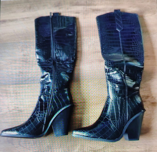 New black cone heel - , knee