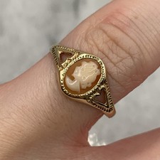 Cameo Bezel Heart Accent Ring 9ct 375 Yellow Gold - Size N