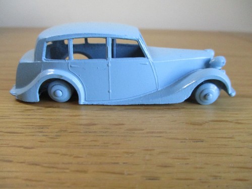 Dinky toys triumph car - toys,