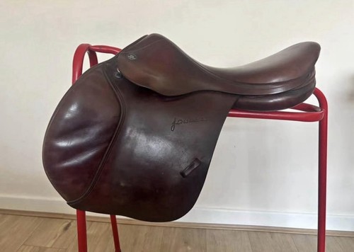 John whitaker jump saddle - 17",