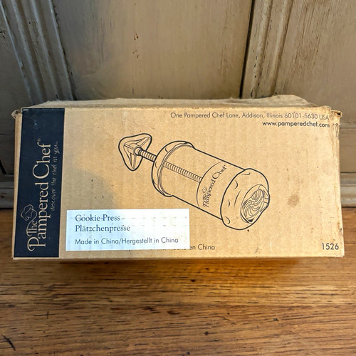 Vintage pampered chef cookie - chef,