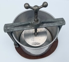 Vintage Queegee Metal Meat