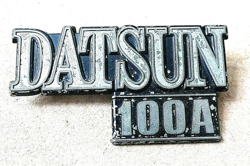 Datsun 100a car badge 79802 - datsun,