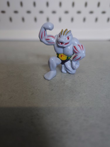 Machoke tomy pokémon figure - machoke,