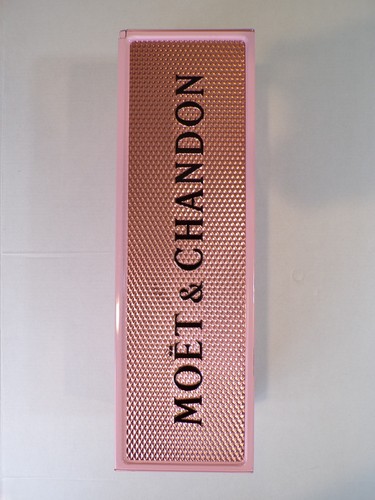 Moet chandon champagne - chandon,