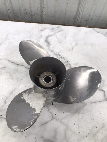 Quicksilver mirage boat prop - mirage,
