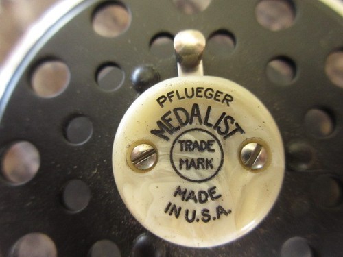 Vintage pflueger medalist fly - pflueger,