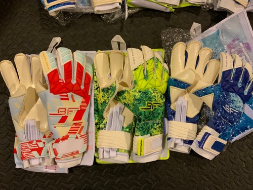 Soccer goalkeeper gloves - goalkeeper, size