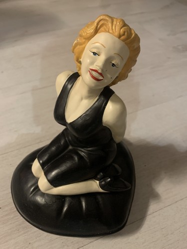 Marilyn monroe figurine - monroe,
