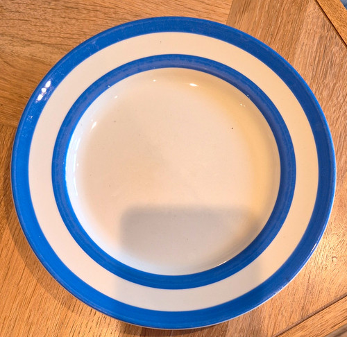Green pottery cloverleaf - t.g.,
