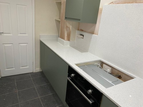 White mirror quartz kitchen - quartz,