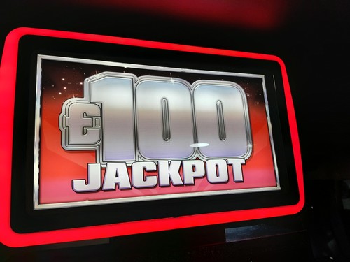 100 jackpot fruit machine - £100,